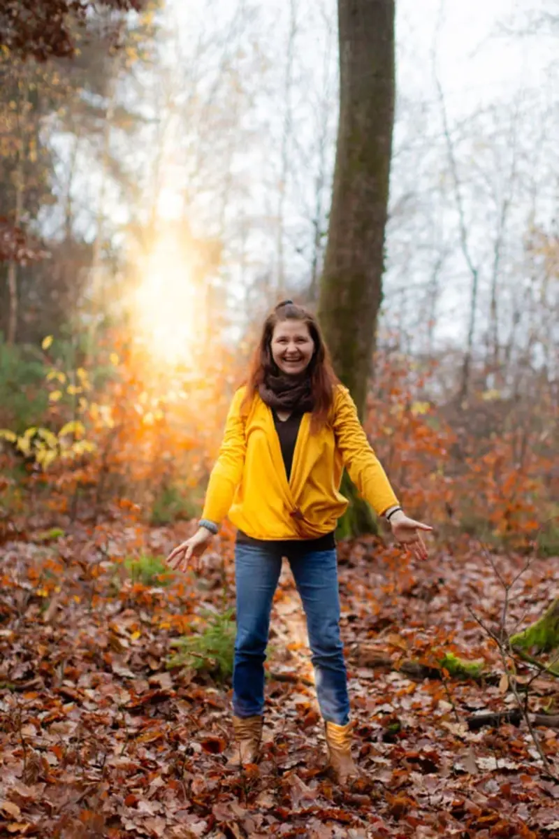 Sonja Priester in der Natur – ganzheitliche Begleitung für Frauen